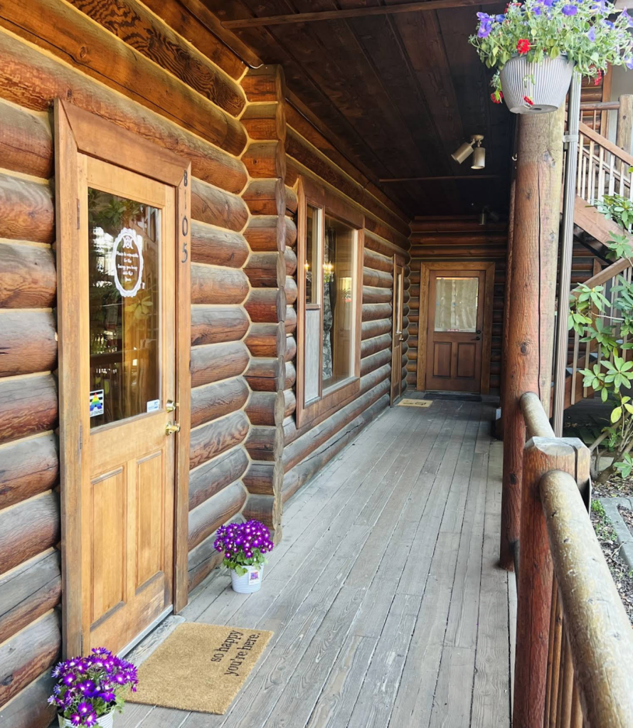 storefront image of Oaklawn Enchantments log cabin